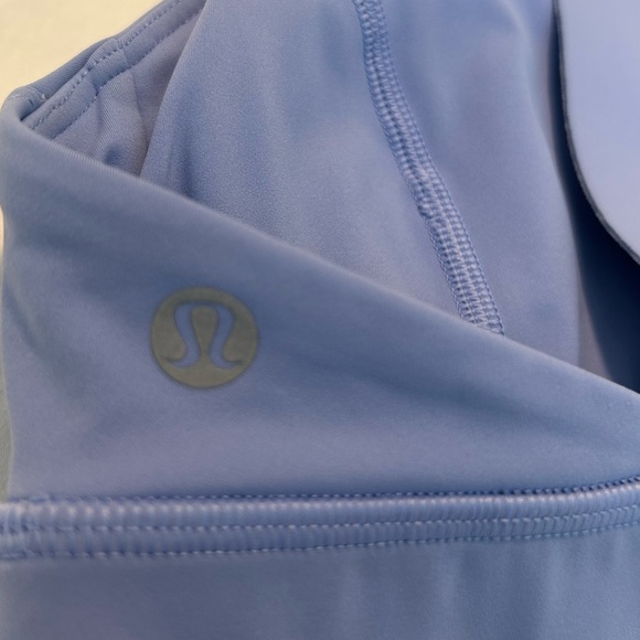 Lulu sports bra size 4 - Picture 2 of 3